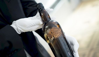 La botella de Old Vatted Glenlivet 1862 se abrió el pasado 14 de marzo en Varsovia (Polonia)